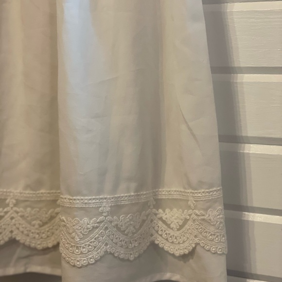 Doe & Rae Dress White Ivory Dress w/ lace accents zipper closure - Picture 5 of 9